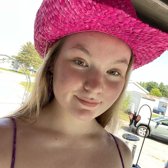 Meet your Posher, Riley - Picture 4 of 5